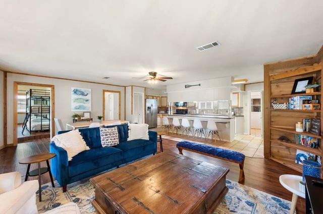 1808 Cherokee Trace, Tool, TX 75143