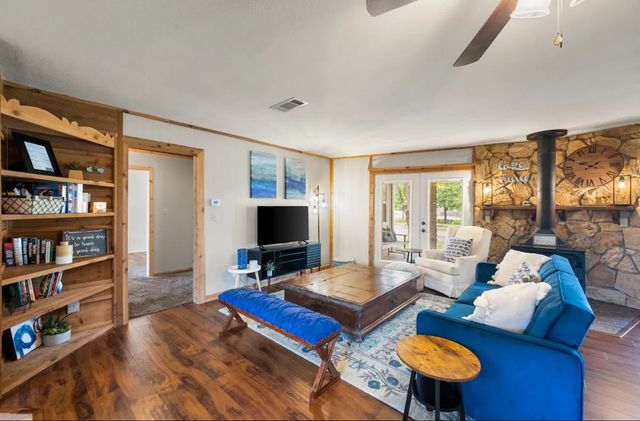 1808 Cherokee Trace, Tool, TX 75143