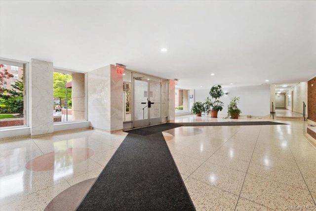 2 Sadore Lane 1V, Yonkers, NY 10710