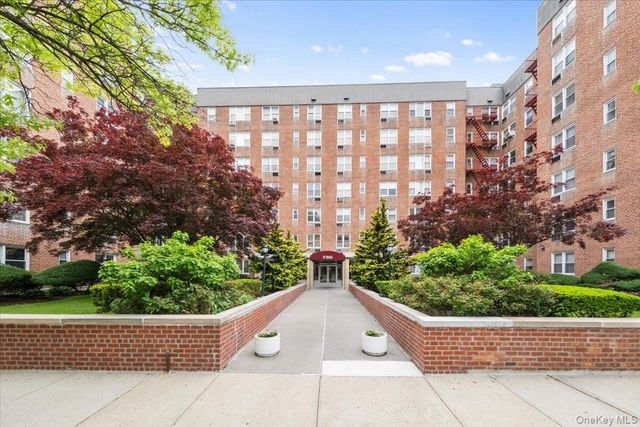 2 Sadore Lane 1V, Yonkers, NY 10710