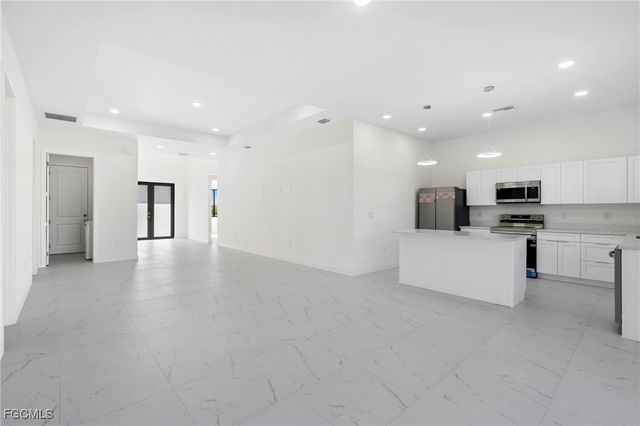 4002 NW 38th ST, Cape Coral, FL 33993