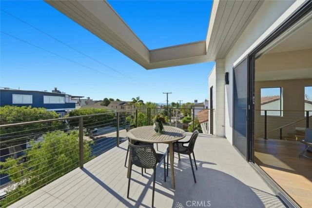 959 5th Street A, Hermosa Beach, CA 90254