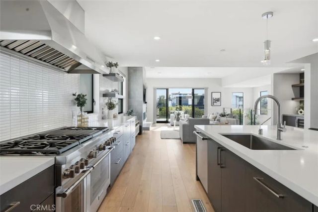 959 5th Street A, Hermosa Beach, CA 90254