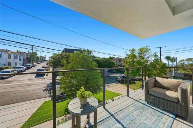959 5th Street A, Hermosa Beach, CA 90254