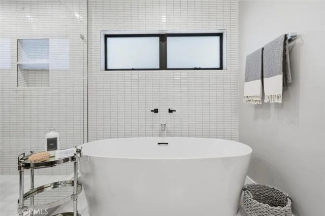 959 5th Street A, Hermosa Beach, CA 90254