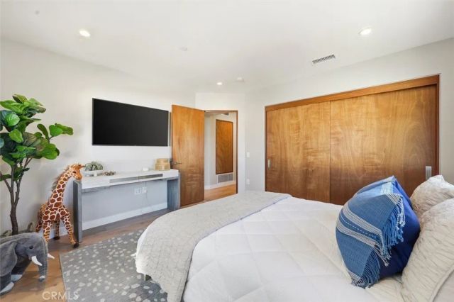 959 5th Street A, Hermosa Beach, CA 90254