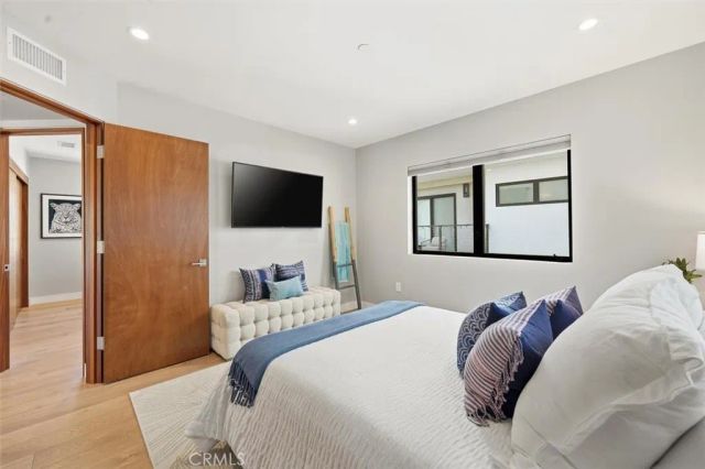 959 5th Street A, Hermosa Beach, CA 90254