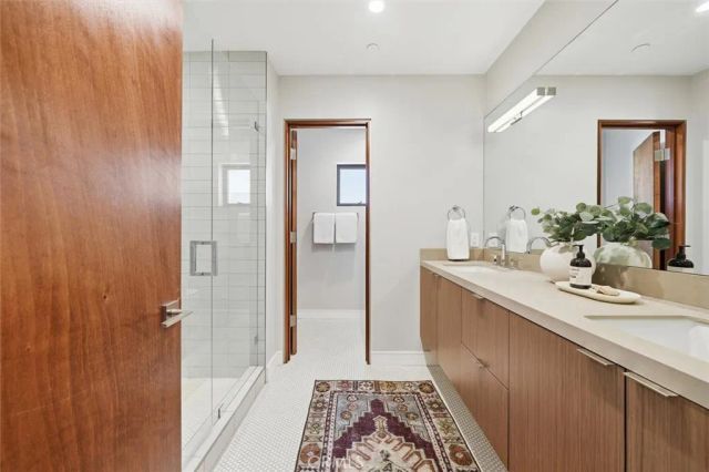 959 5th Street A, Hermosa Beach, CA 90254