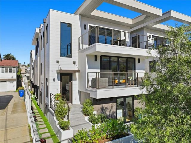 959 5th Street A, Hermosa Beach, CA 90254