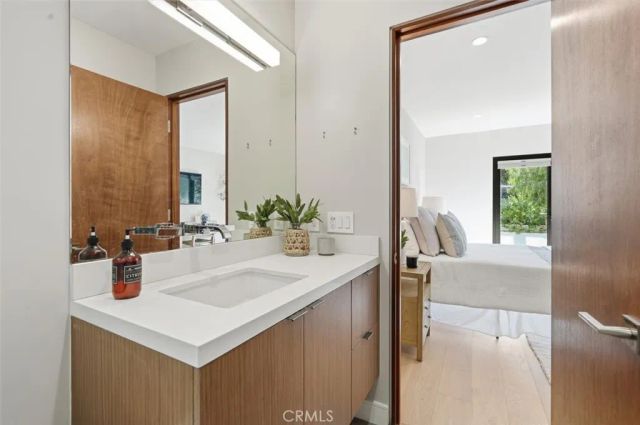 959 5th Street A, Hermosa Beach, CA 90254