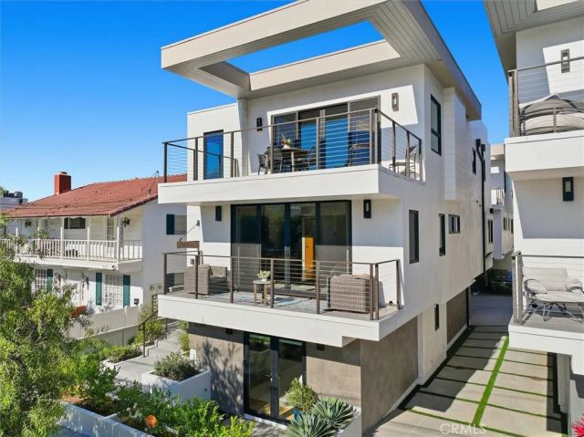 959 5th Street A, Hermosa Beach, CA 90254