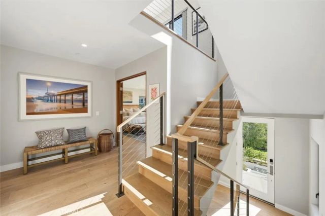 959 5th Street A, Hermosa Beach, CA 90254