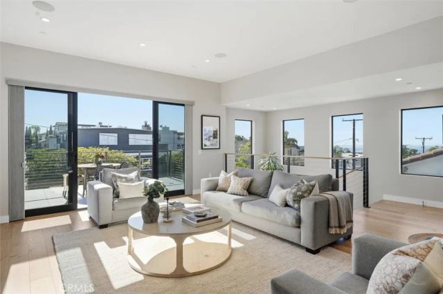 959 5th Street A, Hermosa Beach, CA 90254
