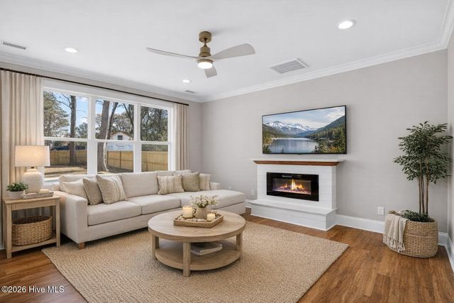 404 S Bodenheimer Street, Saint Helena, NC 28425