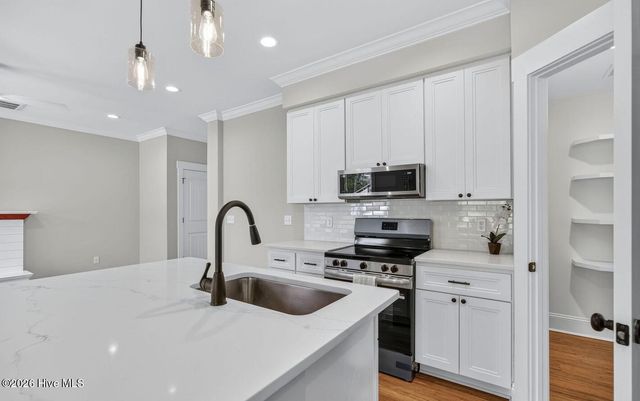 404 S Bodenheimer Street, Saint Helena, NC 28425