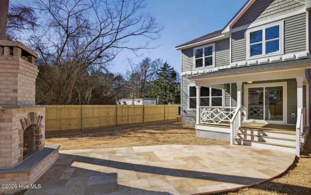 404 S Bodenheimer Street, Saint Helena, NC 28425