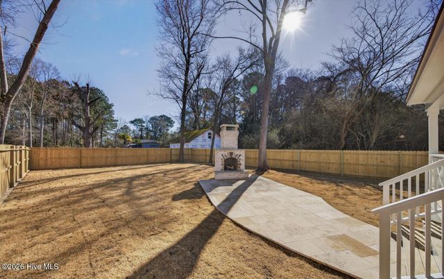 404 S Bodenheimer Street, Saint Helena, NC 28425