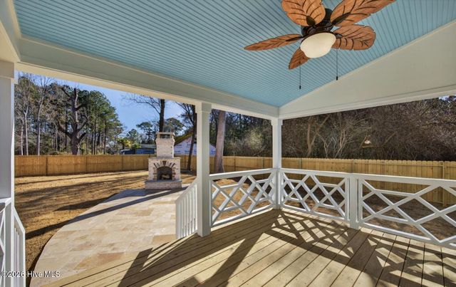 404 S Bodenheimer Street, Saint Helena, NC 28425