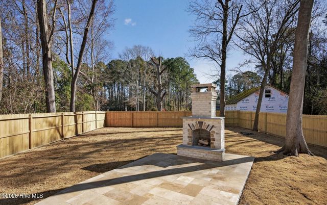 404 S Bodenheimer Street, Saint Helena, NC 28425