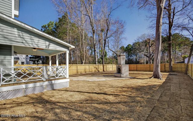 404 S Bodenheimer Street, Saint Helena, NC 28425