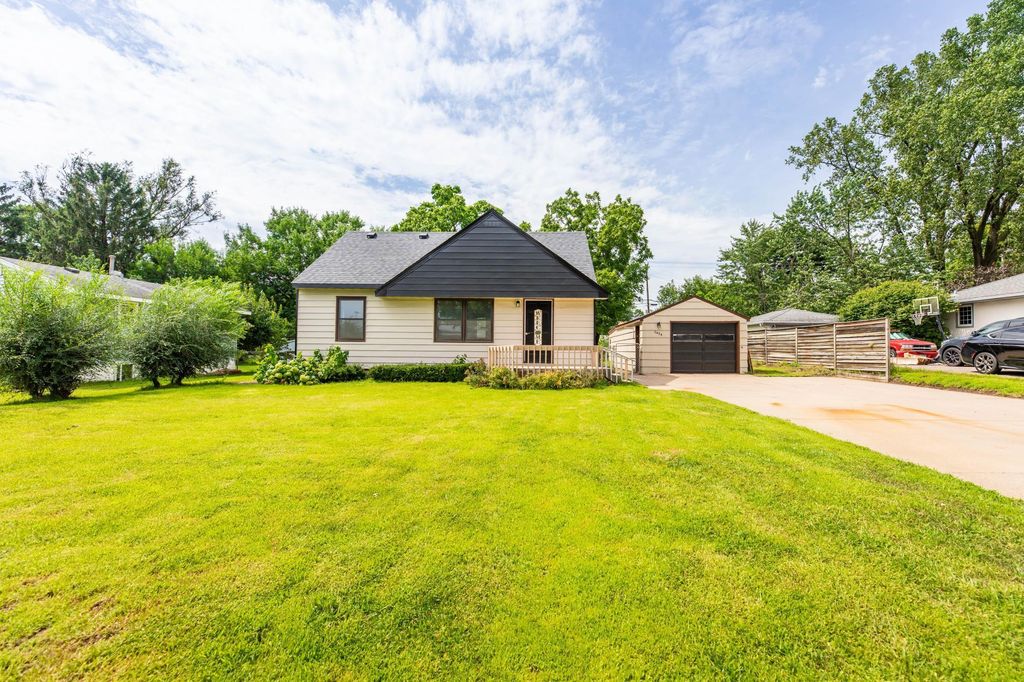 2454 Long Lake Road, New Brighton, MN 55112