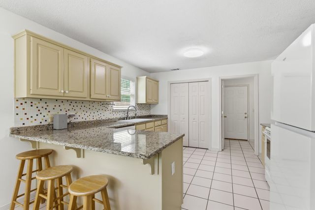 2284 Prytania Circle, Navarre, FL 32566
