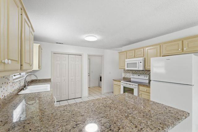 2284 Prytania Circle, Navarre, FL 32566