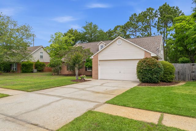 2284 Prytania Circle, Navarre, FL 32566