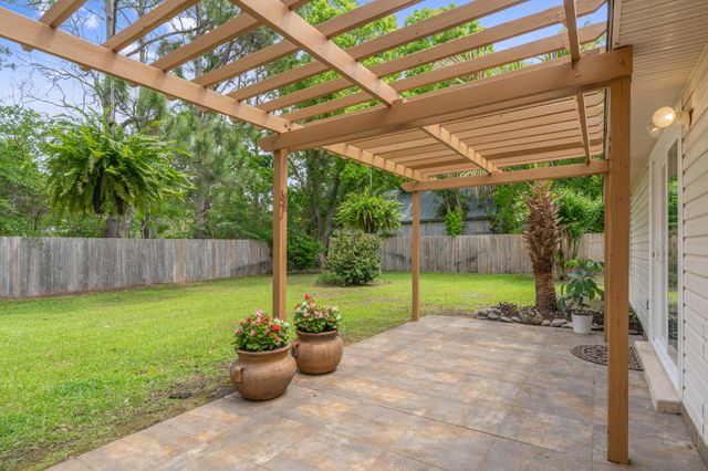 2284 Prytania Circle, Navarre, FL 32566