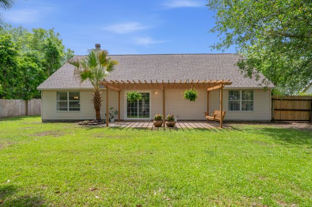 2284 Prytania Circle, Navarre, FL 32566