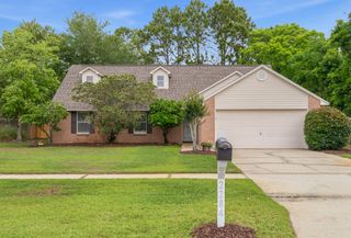 2284 Prytania Circle, Navarre, FL 32566