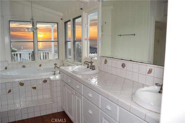 490 Diamond Street, Laguna Beach, CA 92651