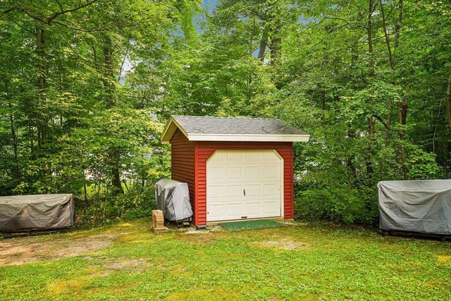 N31W22210 Green Road, Waukesha, WI 53186
