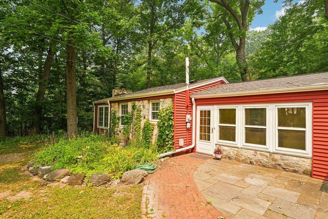 N31W22210 Green Road, Waukesha, WI 53186