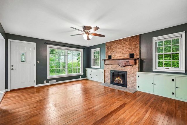 N31W22210 Green Road, Waukesha, WI 53186