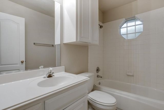 883 San Jacinto Drive, Grand Prairie, TX 75052