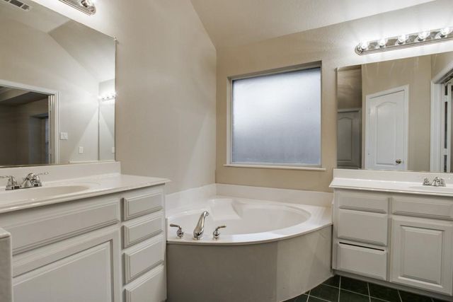 883 San Jacinto Drive, Grand Prairie, TX 75052