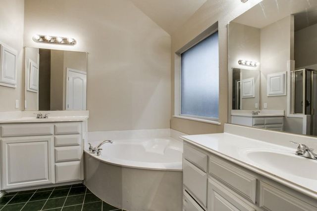 883 San Jacinto Drive, Grand Prairie, TX 75052