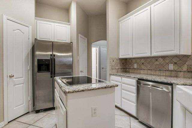 883 San Jacinto Drive, Grand Prairie, TX 75052