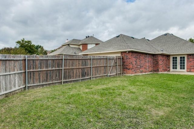 883 San Jacinto Drive, Grand Prairie, TX 75052