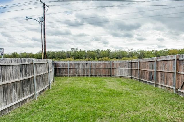 883 San Jacinto Drive, Grand Prairie, TX 75052