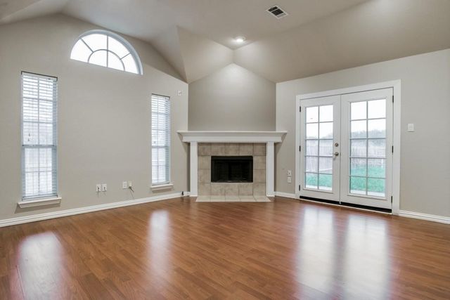 883 San Jacinto Drive, Grand Prairie, TX 75052