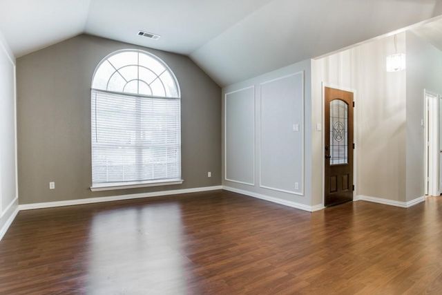 883 San Jacinto Drive, Grand Prairie, TX 75052