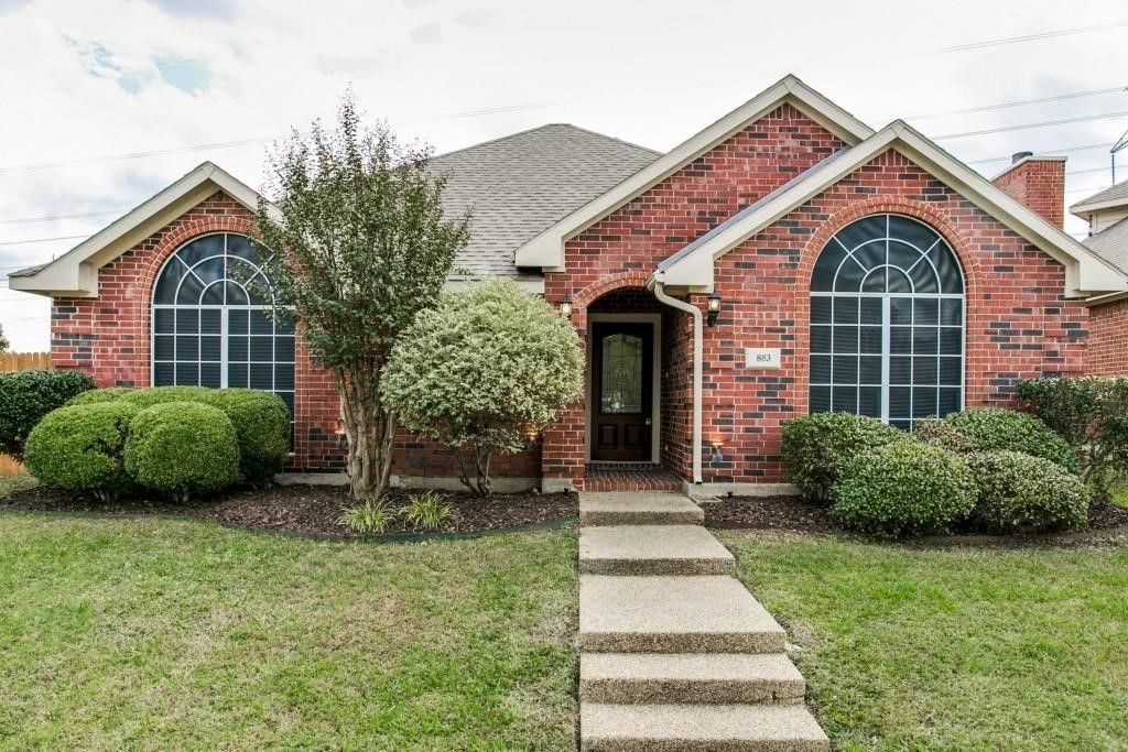 883 San Jacinto Drive, Grand Prairie, TX 75052