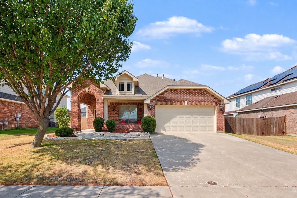 200 Lorient Drive, Mansfield, TX 76063 — exterior