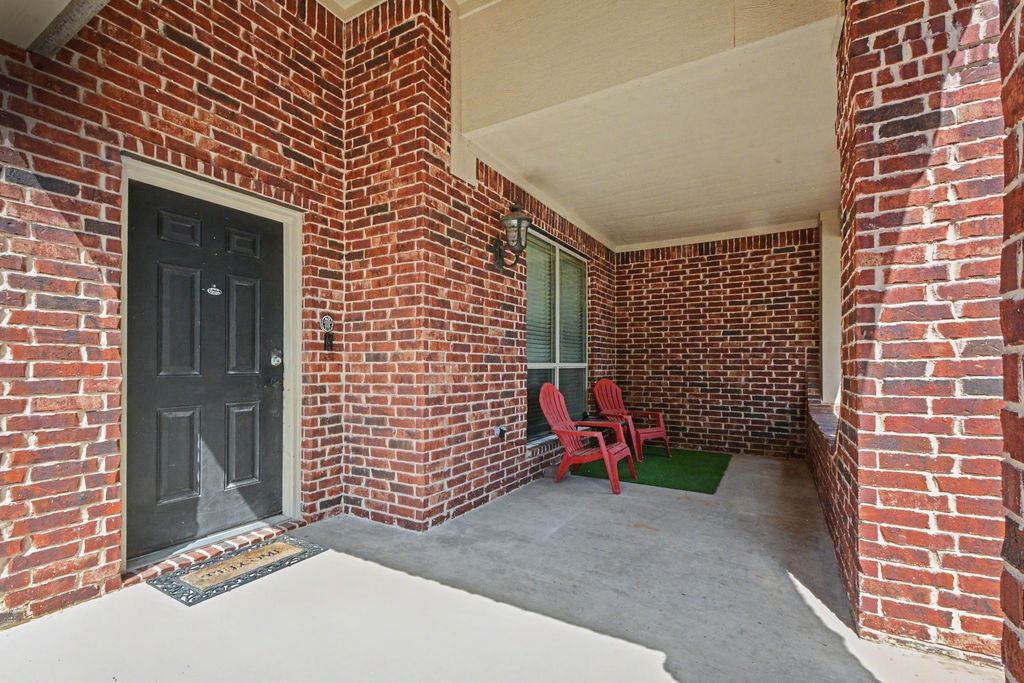 200 Lorient Drive, Mansfield, TX 76063 — photo 2