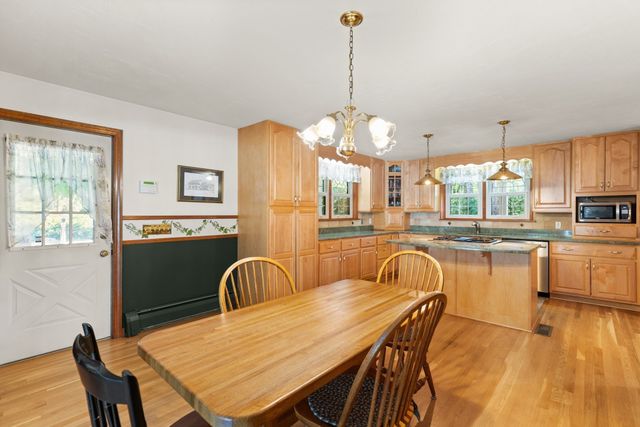 4 Stratford Ln, Easton, MA 02356