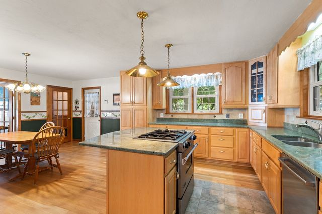 4 Stratford Ln, Easton, MA 02356