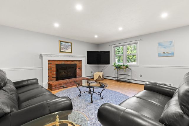 4 Stratford Ln, Easton, MA 02356