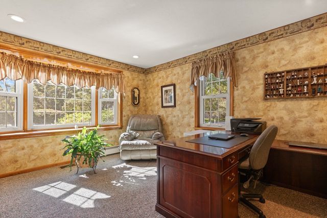 4 Stratford Ln, Easton, MA 02356